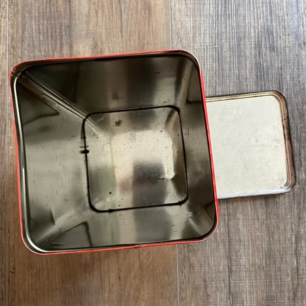 Vintage 1971 Keebler Zesta Saltine Crackers Tin Red 14oz Metal Storage Box USA